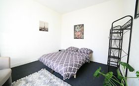 Chambre 1, Calme, 1 Station De Paris, Bureau